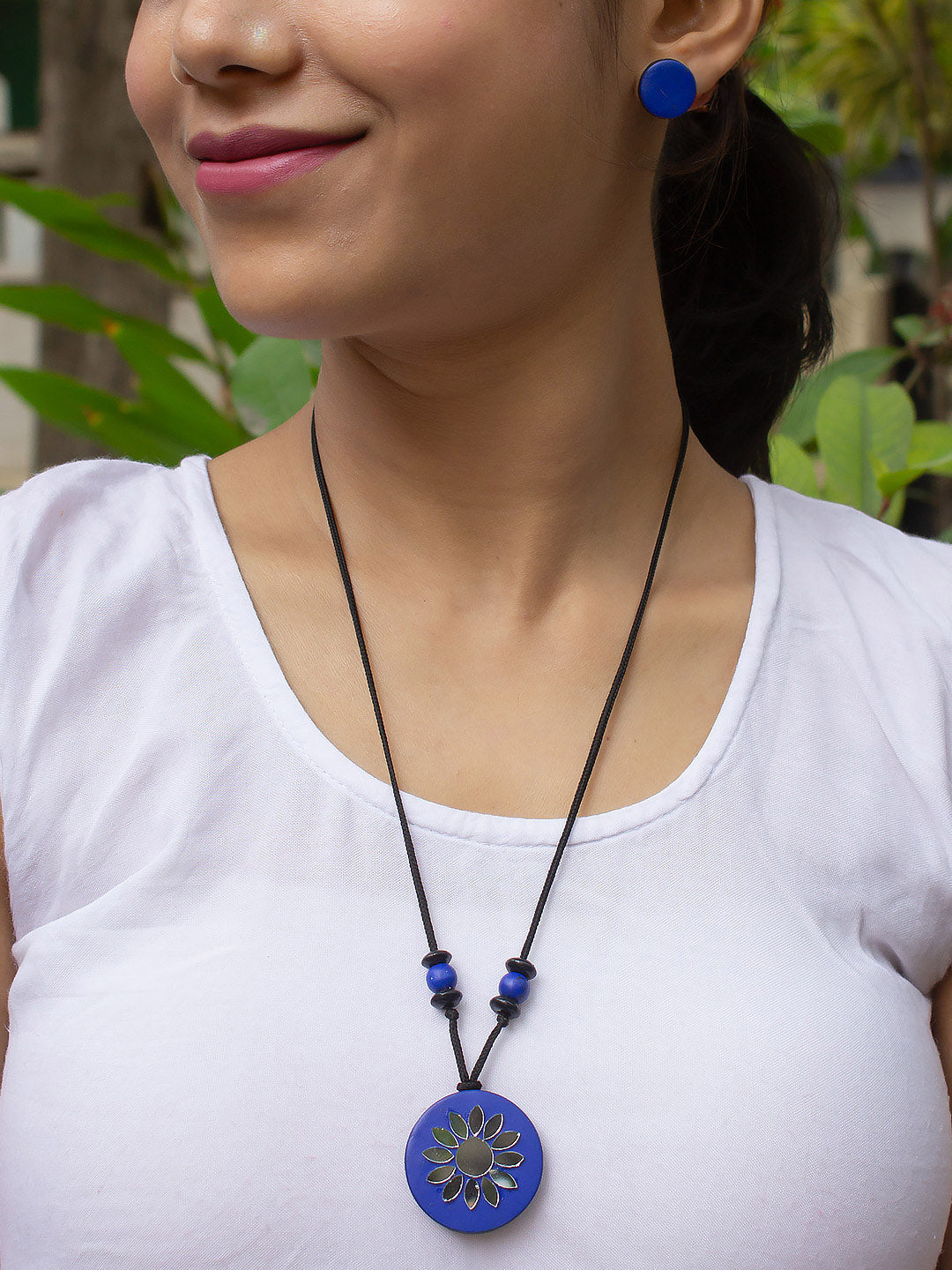 Blue Circular Shape Mirror Design Work Minimalistic Handmade Terracotta Necklace Set