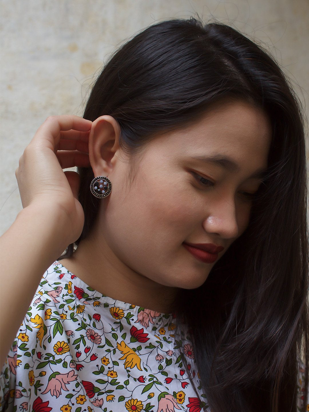 Round Design Black Stud With Stones Earring