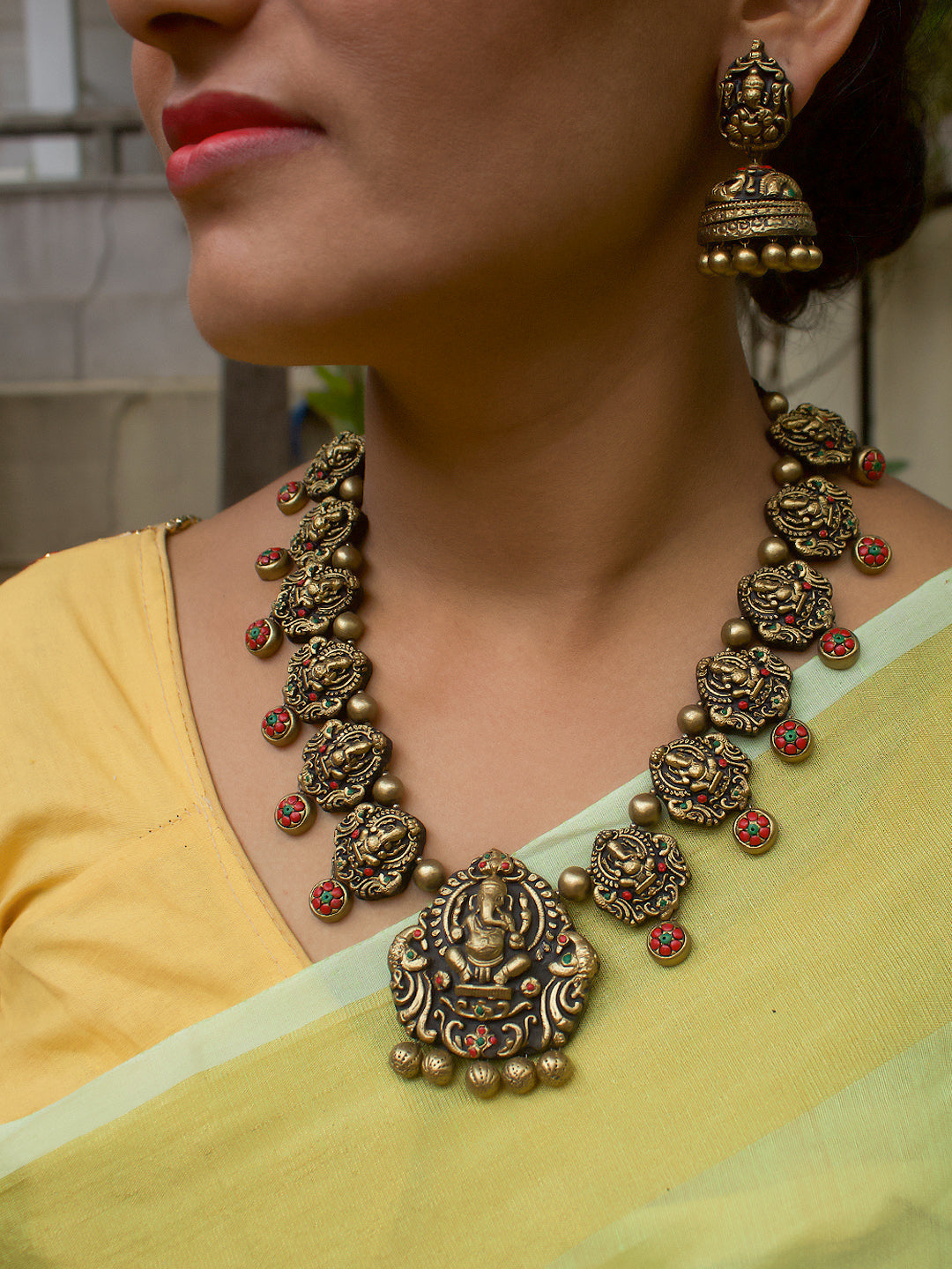 Ratnapushpa Lambodara — Ganesha Design Hand Painted Finish Terracotta Jewellery Set