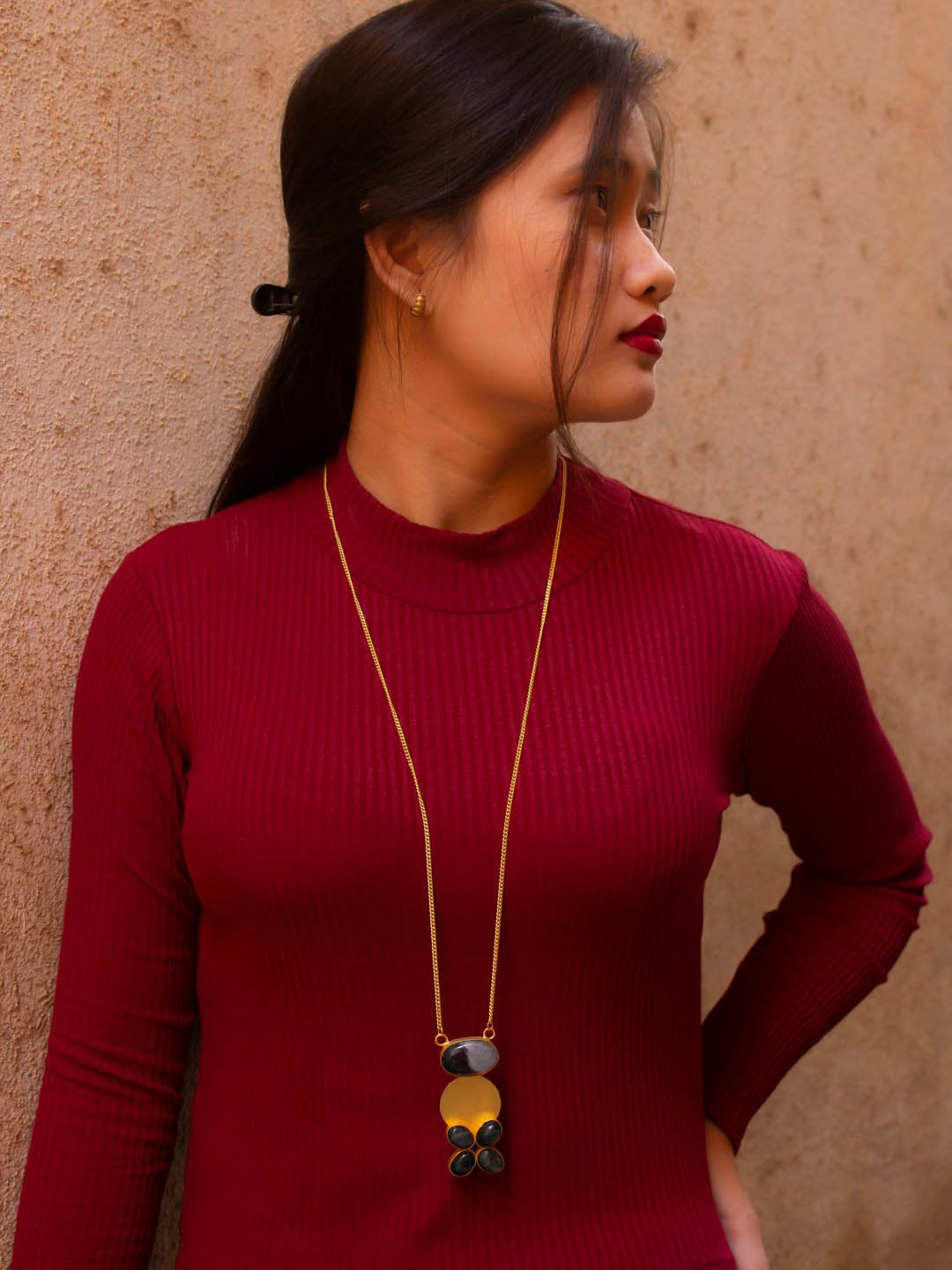 Avismaya Gold Plated Oval Shape Black And Gray Color Semi-precious Onyx Stone Coin Design Pendant Long Necklace