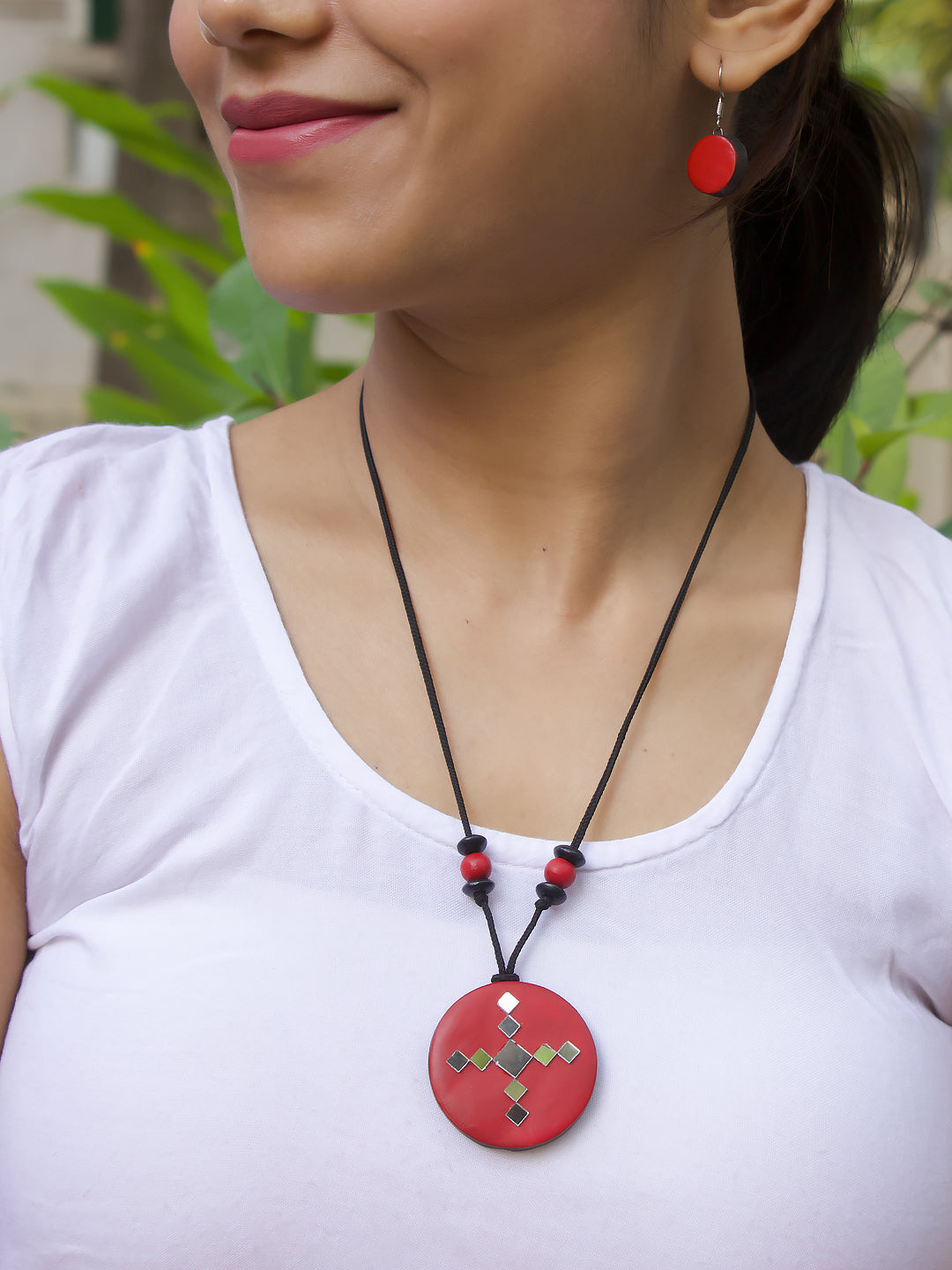Red Circular Shape Mirror Design Work Minimalistic Handmade Terracotta Necklace Set