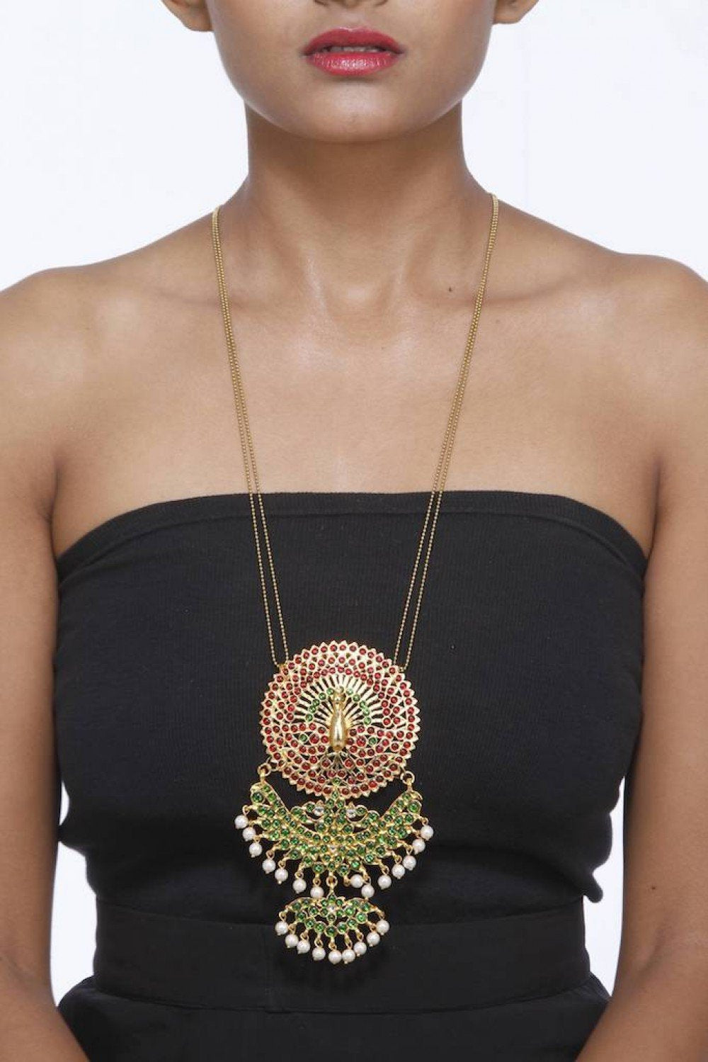 Gold Chain With A Peacock Motif And A Green Pathakam