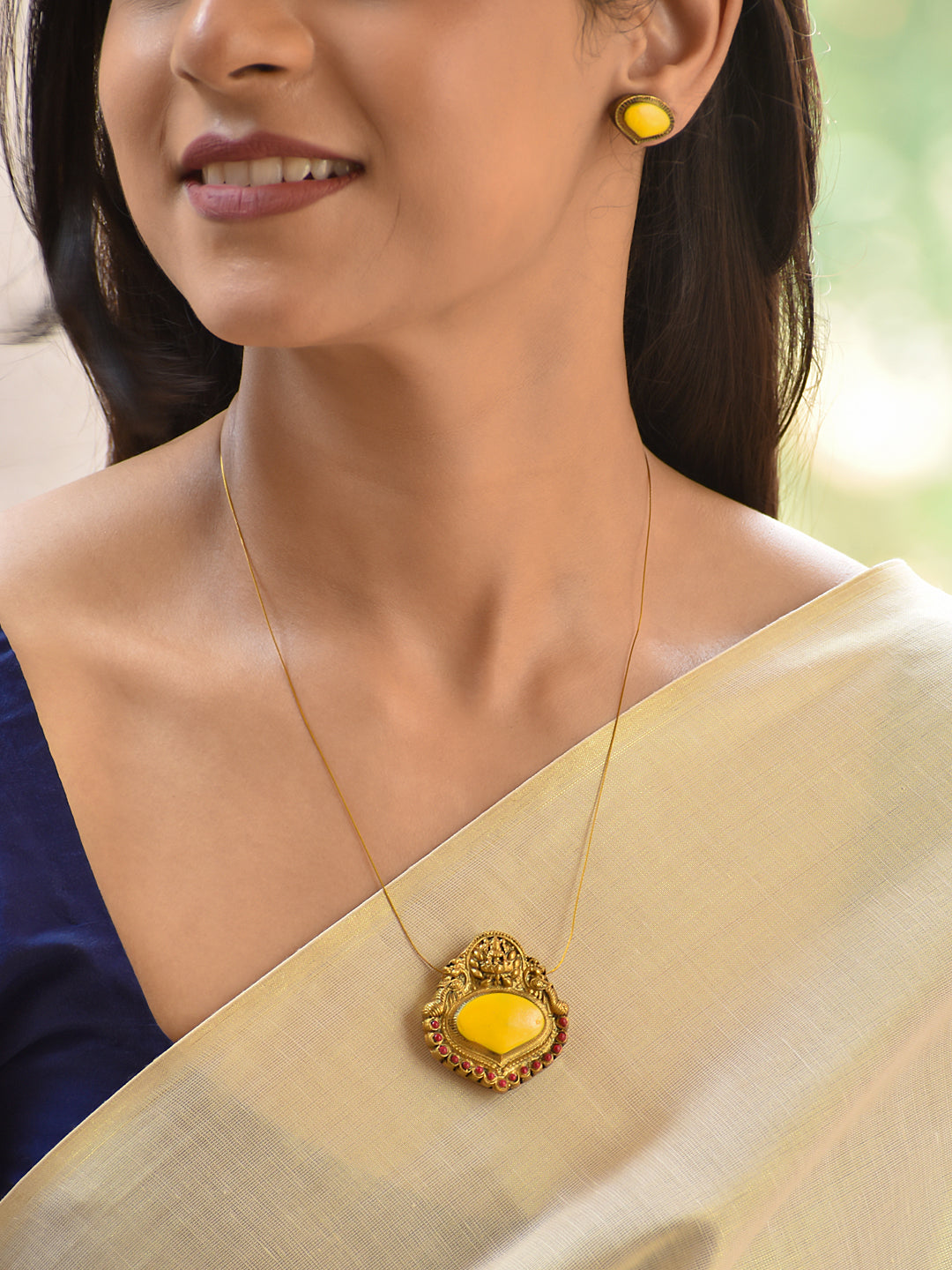 Terracotta Yellow Stone Pendant Chain Set