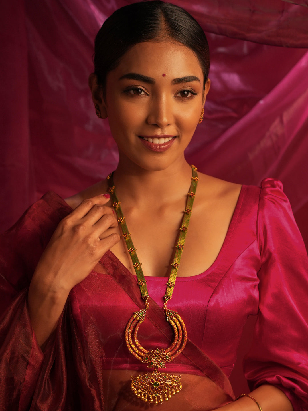 Gold Tone Temple Necklace Set- Brocade haar antique