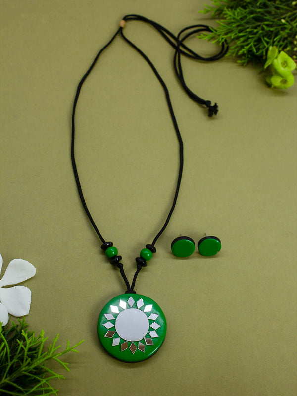 Green Circular Shape Mirror Design Work Minimalistic Handmade Terracotta Necklace Set