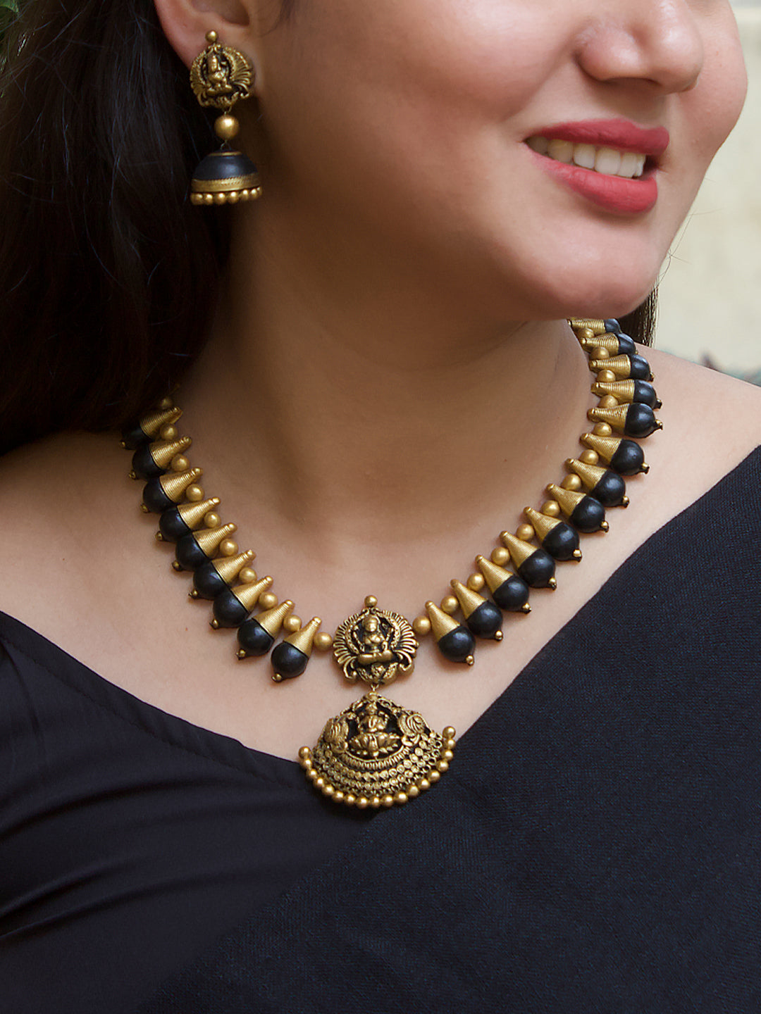 Lakshmi Design Hand Painted Terracotta Jewellery Set