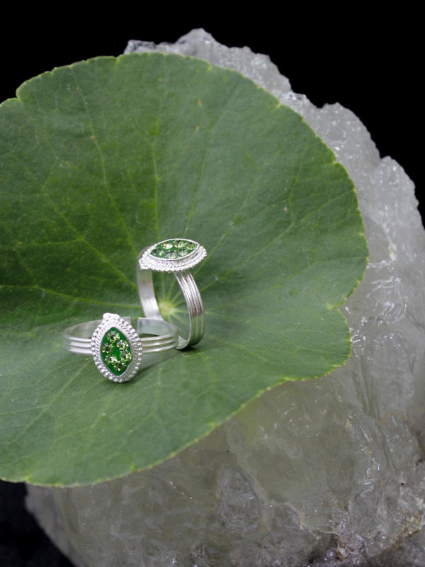 Oxidised Silver Plated Tear Design Adjustable Green Color Toe ring