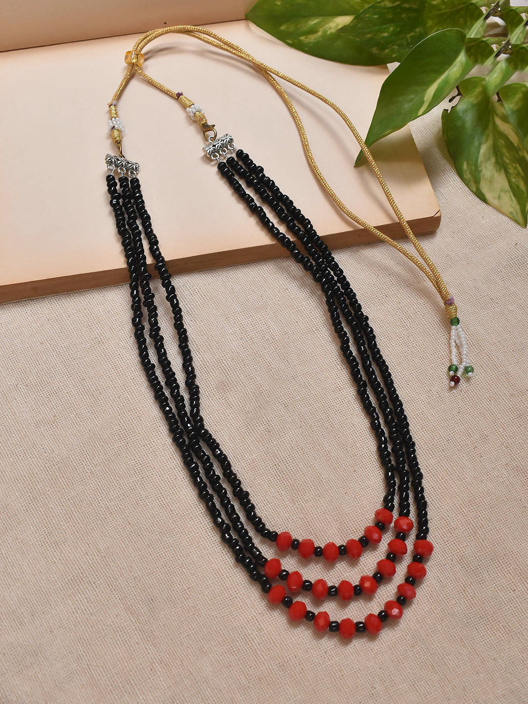 Multilayered Black Color Seed Beads And Red Color Agate Beads Medium Necklace
