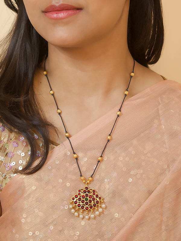 Metal beaded Kemp Stone Temple Necklace Set in Red, Green, Gold and White