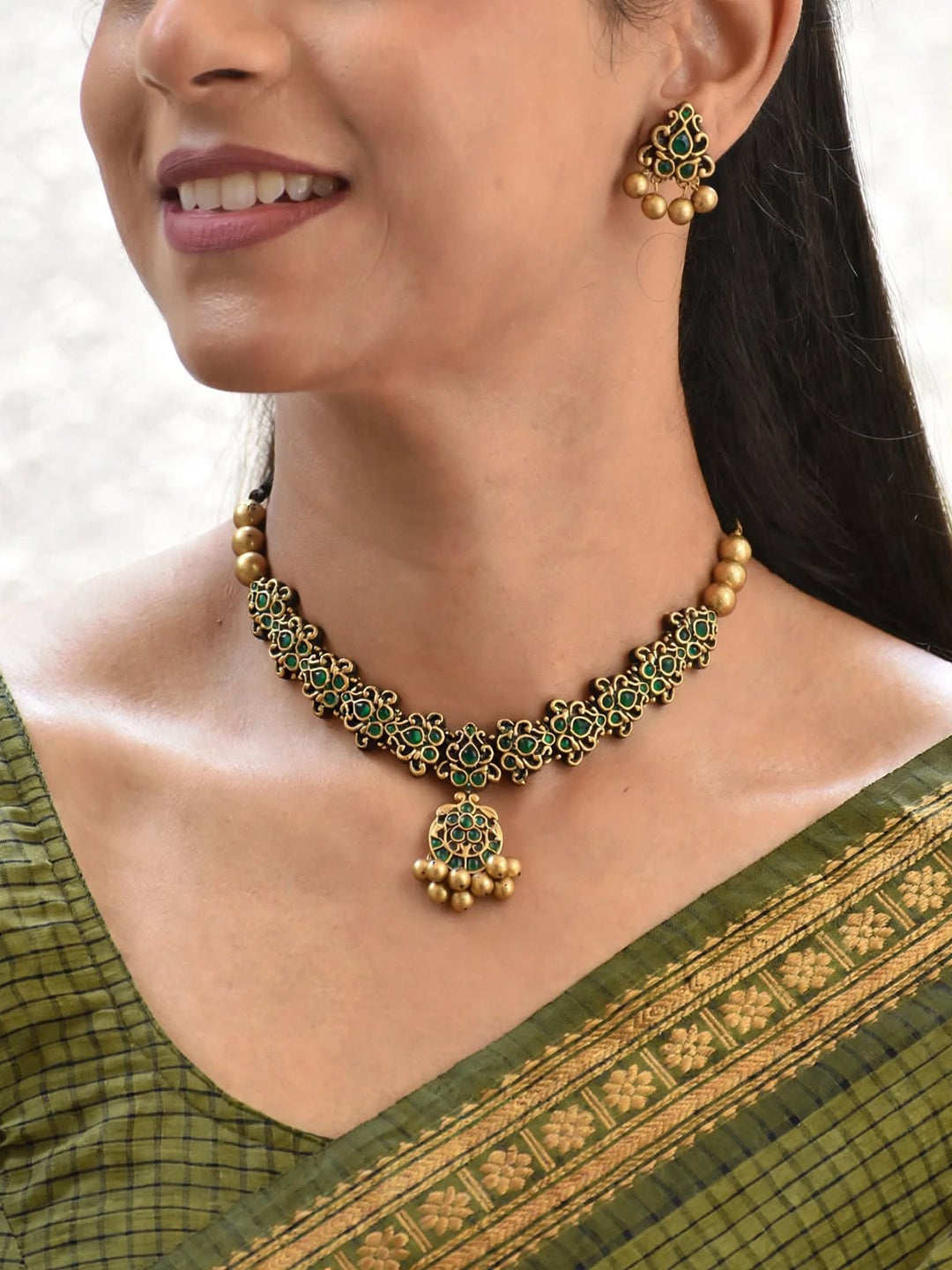 Vaidehi – Handmade Emerald Green Antique Gold Choker Necklace Set
