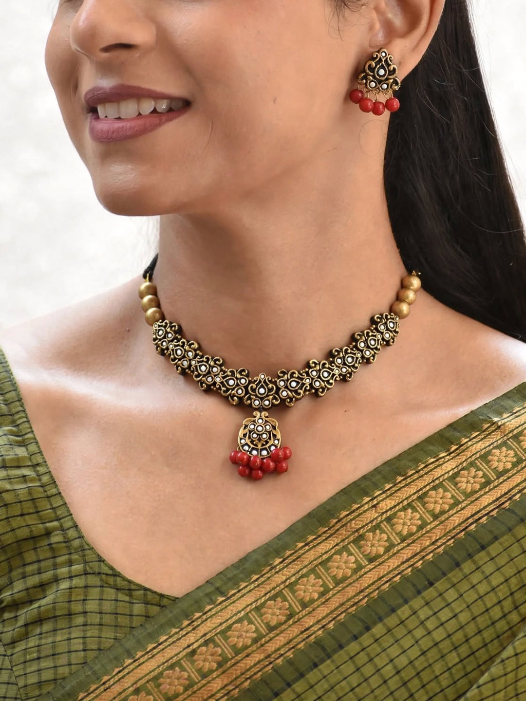 Mukta – Handmade White & Red Antique Gold Choker Necklace Set