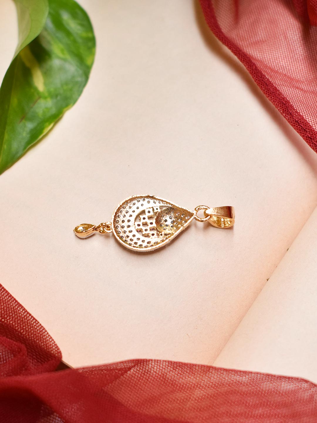 High Quality Gold Plated Tear Drop Design Pendant CZ Stones With Earring Set