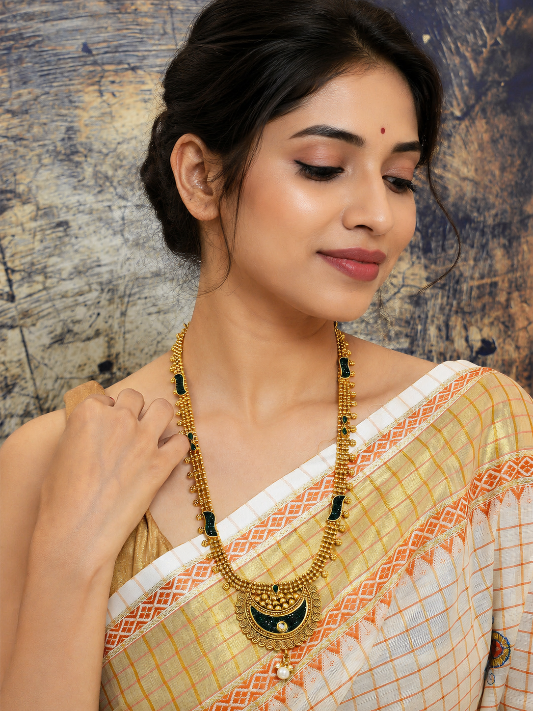 Sundari - Antique Necklace celebrity look