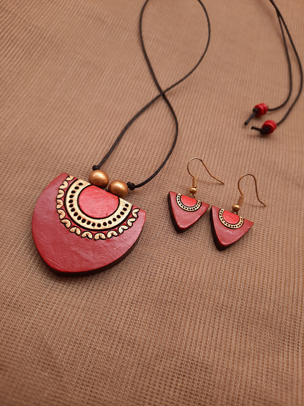 Antique Gold Toned Red And Brown Color Geometric Design Pendant Terracotta Medium Necklace Set