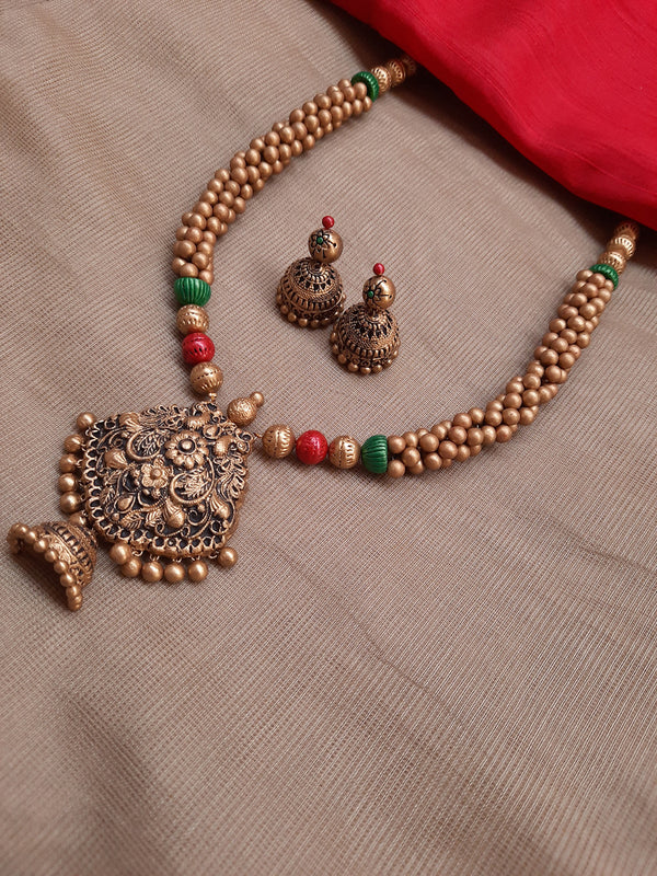 Antique Gold Toned Floral Design Pendant Thussi Model Medium Handmade Terracotta Necklace Set