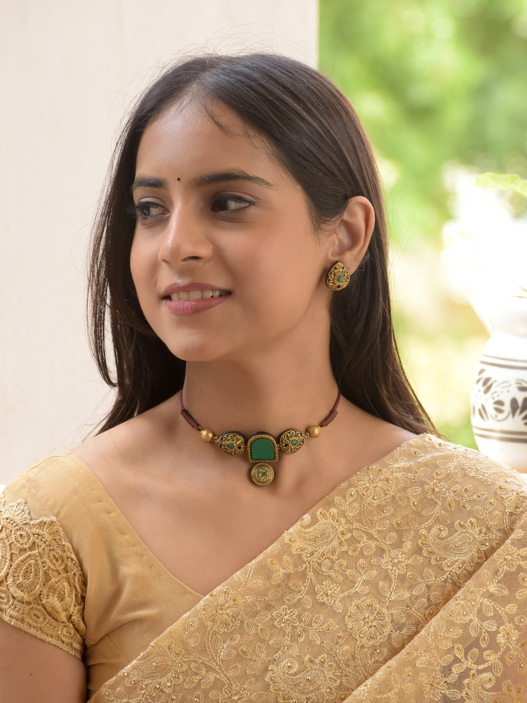 Emerald Arch Motif Antique Gold Choker Necklace Set