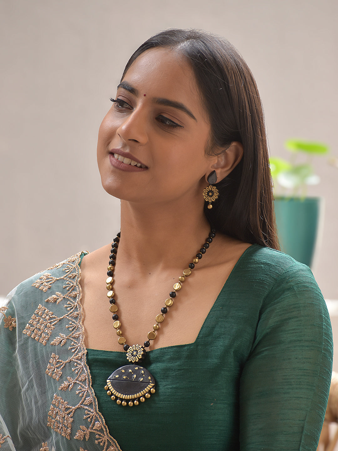 Terracotta Handpainted Black Pendant Necklace Set with Floral Motif