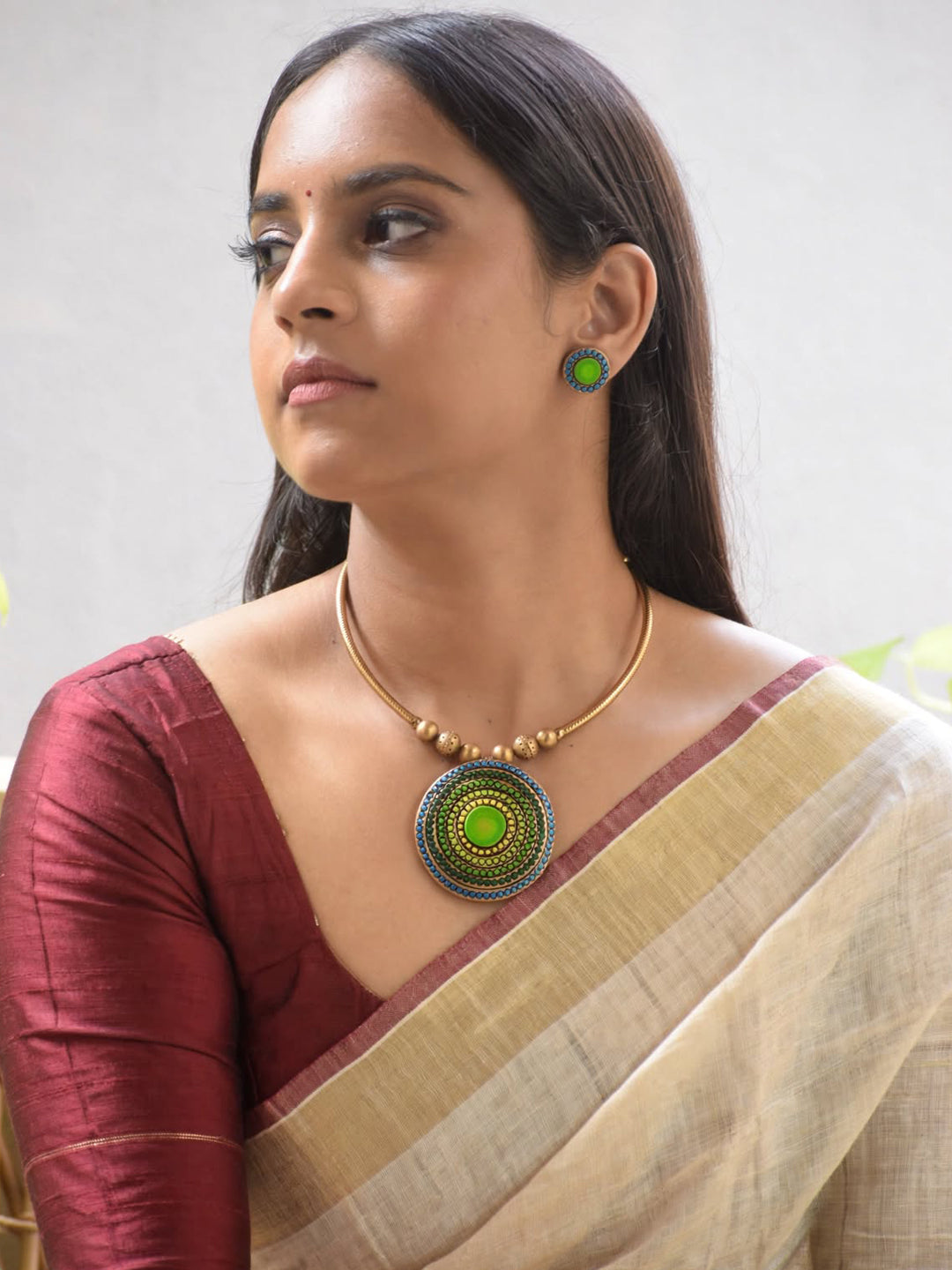 Antique Gold Toned Circular Shape Pendant Green And Blue Color Terracotta Choker Necklace Set