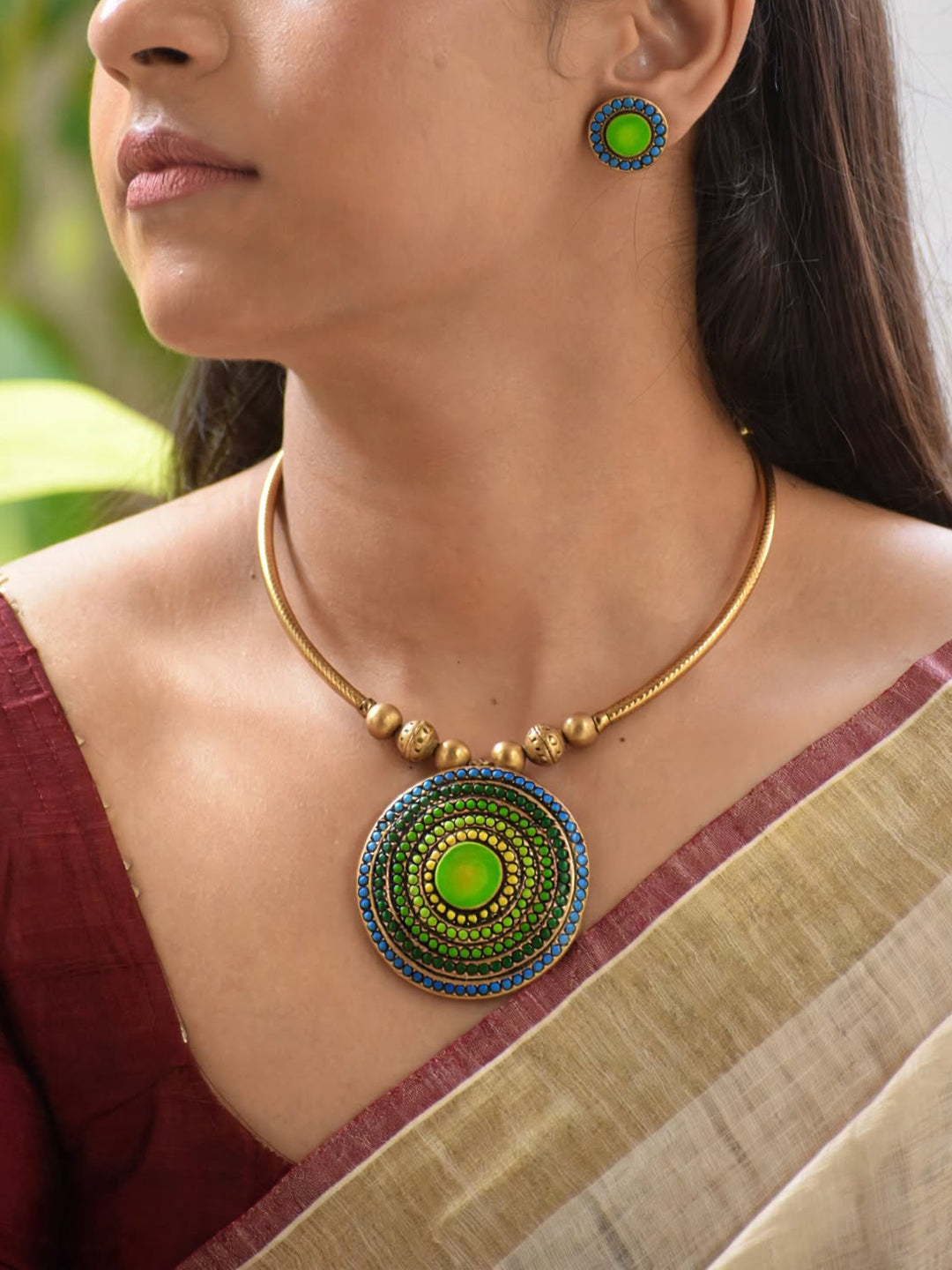 Antique Gold Toned Circular Shape Pendant Green And Blue Color Terracotta Choker Necklace Set