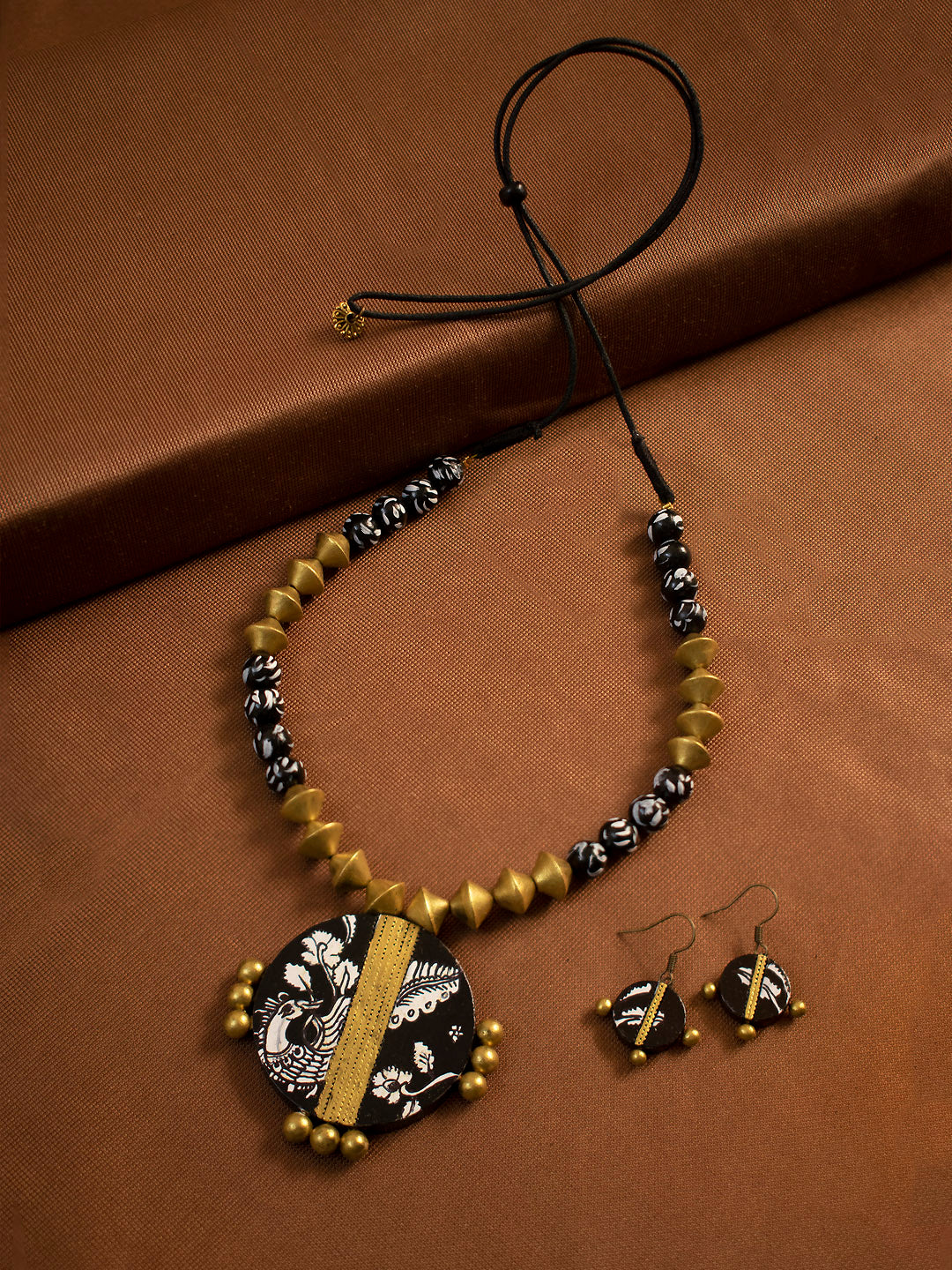 Antique Gold Toned Circular Shape Hand Painted Peacock Design Pendant Terracotta Medium Necklace Set