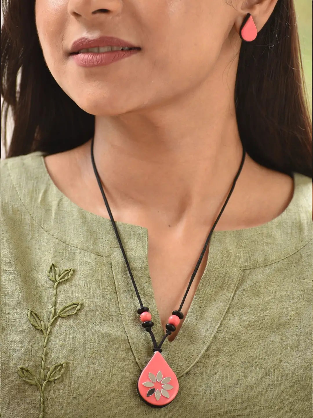 Pink Pear Shape Mirror Design Work Minimalistic Handmade Terracotta Necklace Set
