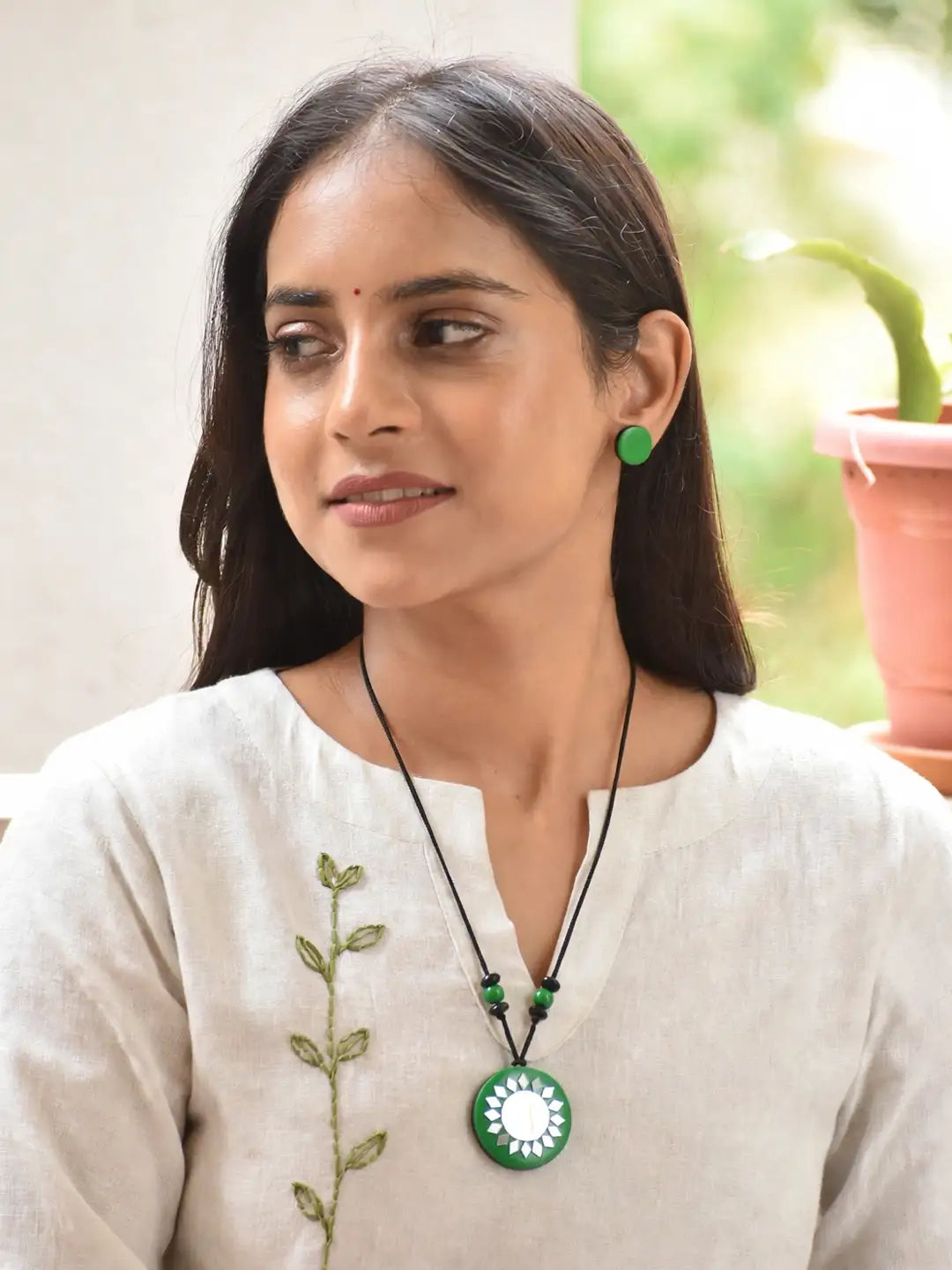 Green Circular Shape Mirror Design Work Minimalistic Handmade Terracotta Necklace Set