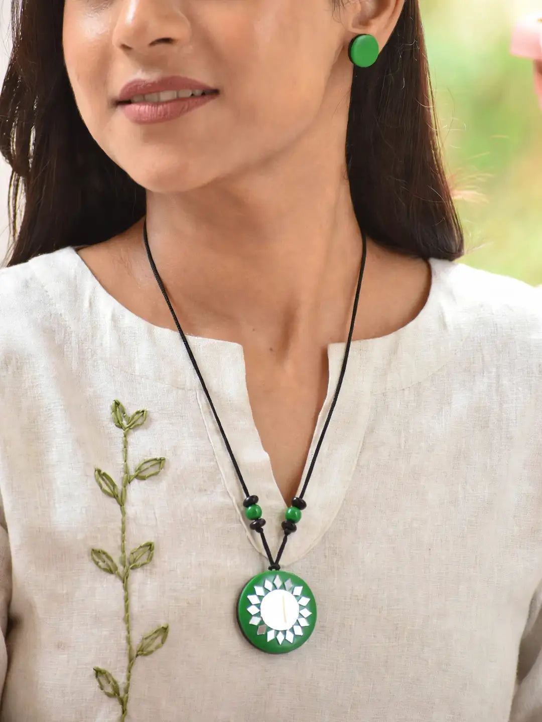 Green Circular Shape Mirror Design Work Minimalistic Handmade Terracotta Necklace Set