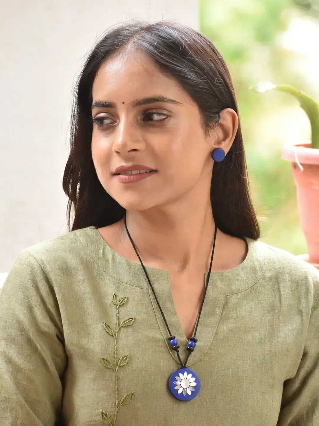 Blue Circular Shape Mirror Design Work Minimalistic Handmade Terracotta Necklace Set