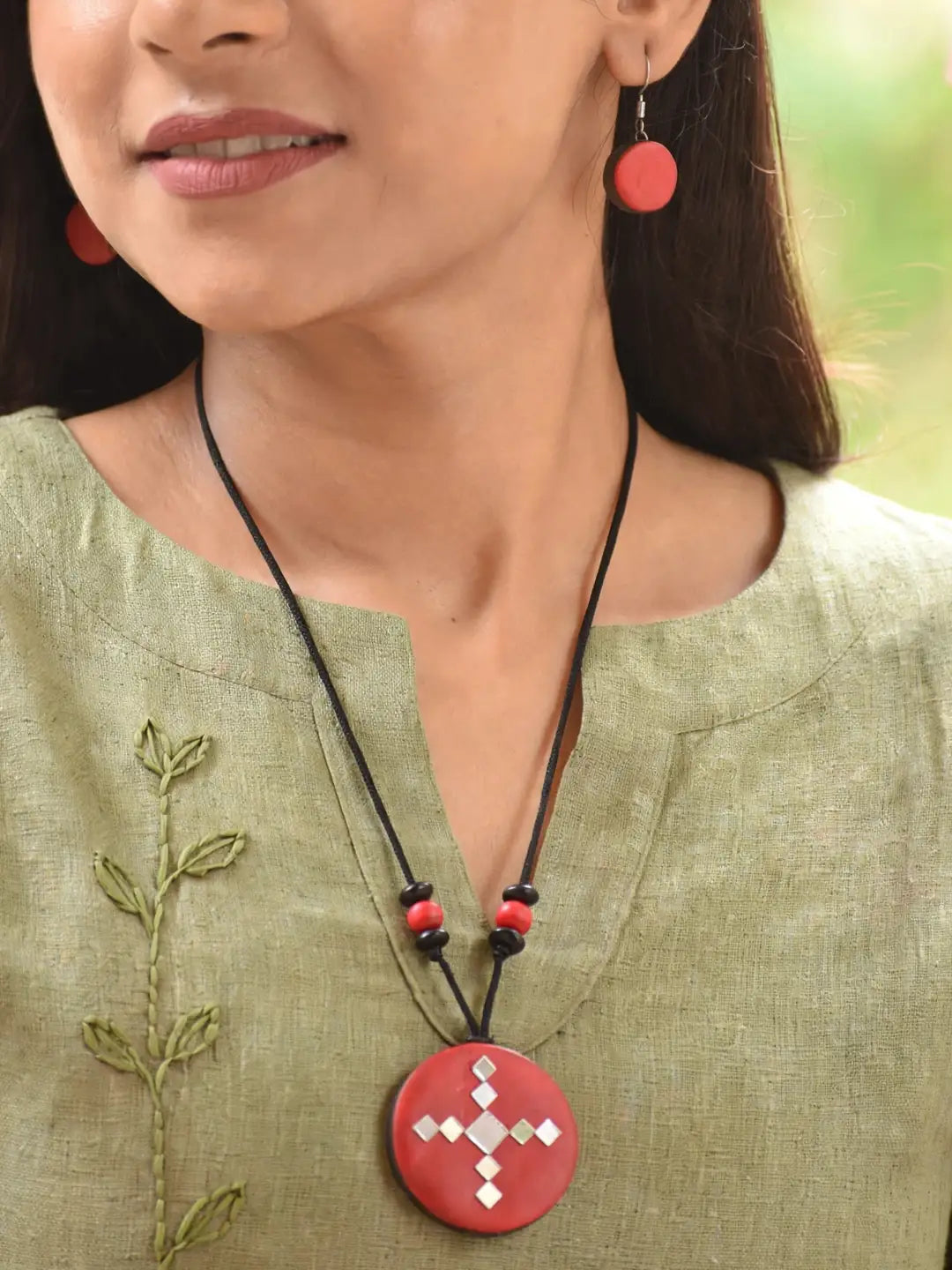 Red Circular Shape Mirror Design Work Minimalistic Handmade Terracotta Necklace Set