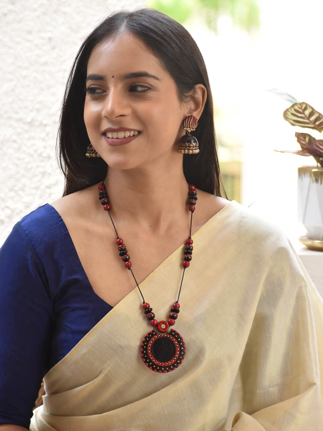 Rohini – Handmade Red & Black Round Pendant Necklace Set