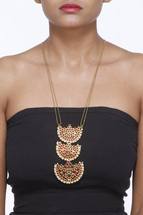 Moon Shaped Motifs In A Gold Chain