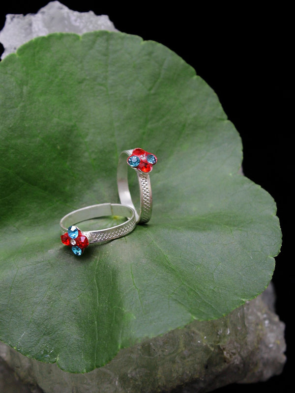 Oxidised Silver Plated Floral Design Adjustable Red,Green Color Toe ring