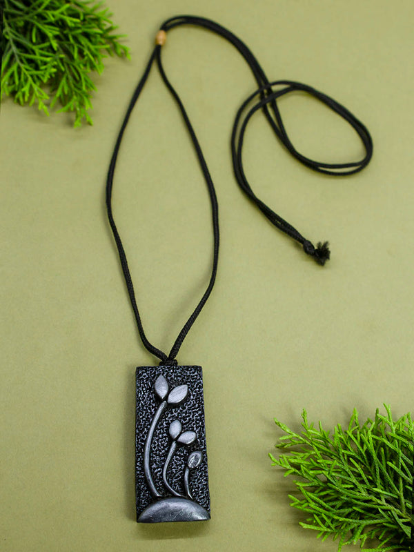 Leaf engraved rectangular design handmade terracotta necklace in Silver and Black