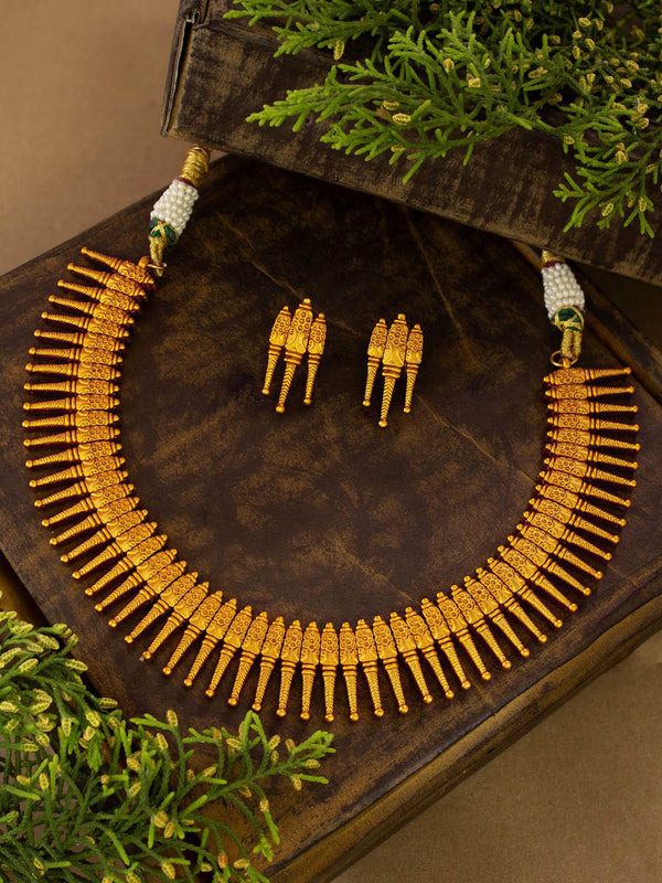 Avismaya Gold Plated Copper Fringe Design Choker Necklace Set