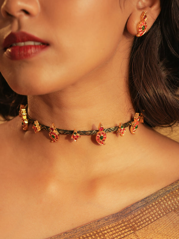 Gold tone temple necklace set- Black maanga Choker