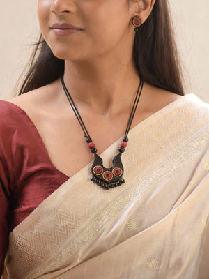 B2B - JYUVA04 - Handmade Terracotta Black & Red Crescent Pendant Necklace Set